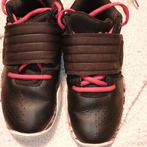 Boy's under armour basketball shoes